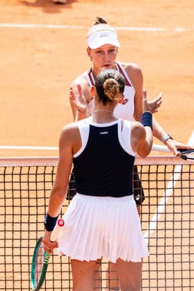 TENNIS - WTA, Tennis Damen Generali Open Ladies Kitzbuehel KITZBUEHEL,AUSTRIA,17.JUL.26 - TENNIS - WTA Tour, Generali Open Ladies Kitzbuehel. Image shows Sinja Kraus (AUT) and Erika Andreeva (RUS).  GEPAxpictures xJulioxArellano