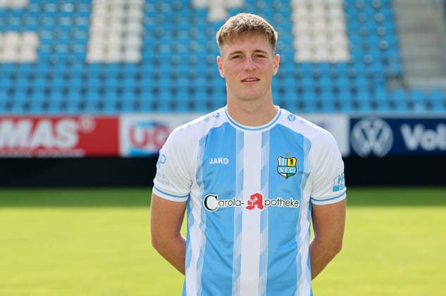 Chemnitz - Teamfoto Regionalliga Nordost Johannes Pistol (18, Chemnitz), Chemnitzer FC; Regionalliga Nordost,Ê Porträttermin, 2026 2027, , Chemnitz, 17.07.2026, Stadion an der Gellertstraße, Fußball, Regionalliga Nordost, Nur für journalistische Zwecke. Only for editorial use! , *** Chemnitz Team Photo, Northeast Regional League, Johannes Pistol, 18, Chemnitz, Chemnitzer FC, Northeast Regional League, Portrait Session, 2026–2027, , Chemnitz, July 17, 2026, Gellertstraße Stadium, soccer, Northeast Regional League, For journalistic purposes only, Picture Point