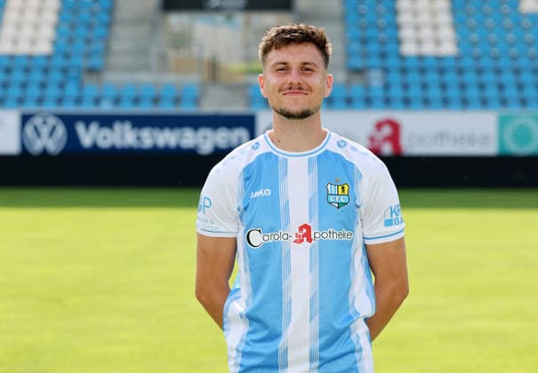 Chemnitz - Teamfoto Regionalliga Nordost Tobias Stockinger (7, Chemnitz), Chemnitzer FC; Regionalliga Nordost,Ê Porträttermin, 2026 2027, , Chemnitz, 17.07.2026, Stadion an der Gellertstraße, Fußball, Regionalliga Nordost, Nur für journalistische Zwecke. Only for editorial use! , *** Chemnitz Team Photo, Northeast Regional League, Tobias Stockinger 7, Chemnitz, Chemnitzer FC, Northeast Regional League, Portrait Session, 2026–2027, , Chemnitz, July 17, 2026, Gellertstraße Stadium, Soccer, Northeast Regional League, For journalistic purposes only, Picture Point