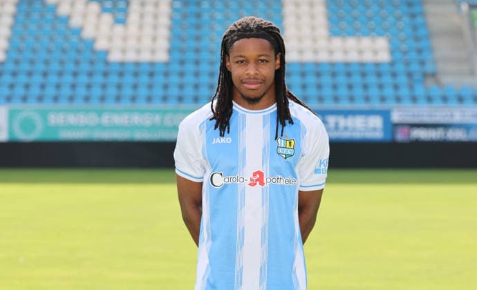 Chemnitz - Teamfoto Regionalliga Nordost Ken Tchouangue (20, Chemnitz), Chemnitzer FC; Regionalliga Nordost,Ê Porträttermin, 2026 2027, , Chemnitz, 17.07.2026, Stadion an der Gellertstraße, Fußball, Regionalliga Nordost, Nur für journalistische Zwecke. Only for editorial use! , *** Chemnitz Team Photo, Northeast Regional League, Ken Tchouangue, 20, Chemnitz, Chemnitzer FC, Northeast Regional League, Portrait Session, 2026–2027, , Chemnitz, July 17, 2026, Gellertstraße Stadium, soccer, Northeast Regional League, For journalistic purposes only, Picture Point
