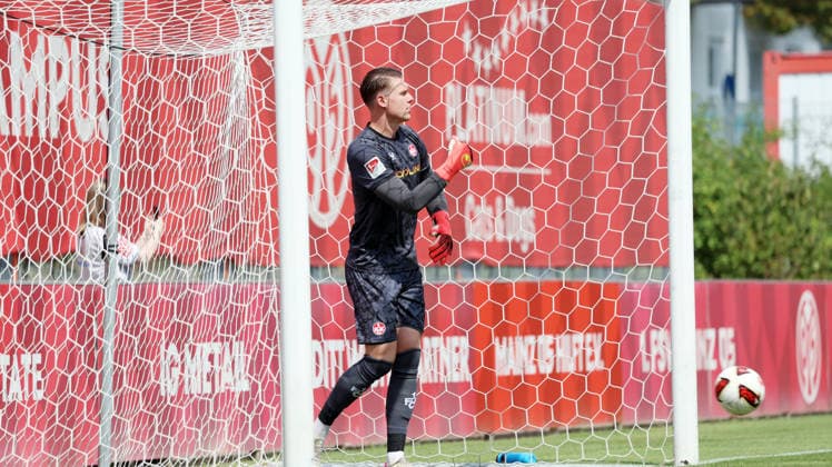 17.07.2026, xrekx, Fussball Testspiel, FSV Mainz 05 - 1.FC Kaiserslautern v.l. Julian Krahl (1.FC Kaiserslautern) nach dem Treffer zum 1:0 (DFL DFB REGULATIONS PROHIBIT ANY USE OF PHOTOGRAPHS as IMAGE SEQUENCES and or QUASI-VIDEO) Mainz *** July 17, 2026, xrekx, Soccer Friendly Match, FSV Mainz 05 vs. 1. FC Kaiserslautern: Julian Krahl of 1. FC Kaiserslautern after scoring the 1–0 goal. DFL and DFB regulations prohibit any use of photographs as image sequences and or quasi-video. Mainz