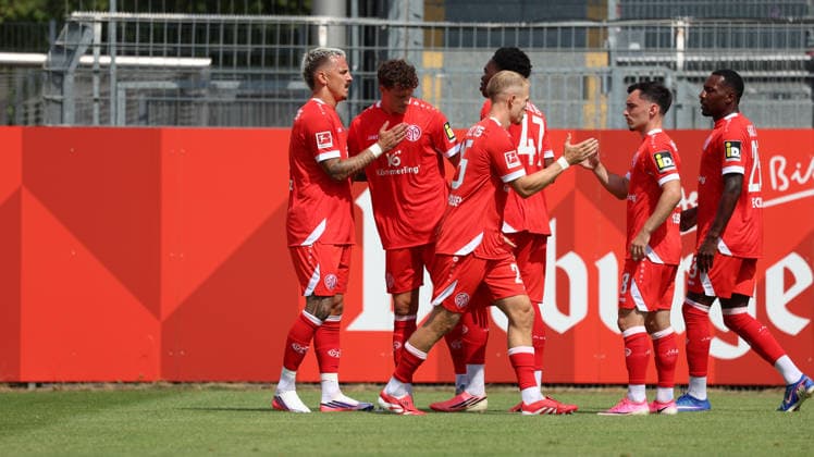 17.07.2026, xrekx, Fussball Testspiel, FSV Mainz 05 - 1.FC Kaiserslautern v.l. Torjubel nach dem Tor zum 1:0 celebrating the goal celebrate durch Phillip Tietz (1. FSV Mainz 05) (DFL DFB REGULATIONS PROHIBIT ANY USE OF PHOTOGRAPHS as IMAGE SEQUENCES and or QUASI-VIDEO) Mainz *** July 17, 2026, xrekx, Soccer Friendly Match, FSV Mainz 05 vs. 1. FC Kaiserslautern: Goal celebration after the 1–0 goal by Phillip Tietz. 1. FSV Mainz 05. DFL and DFB regulations prohibit any use of photographs as image sequences and or QUASI VIDEO Mainz