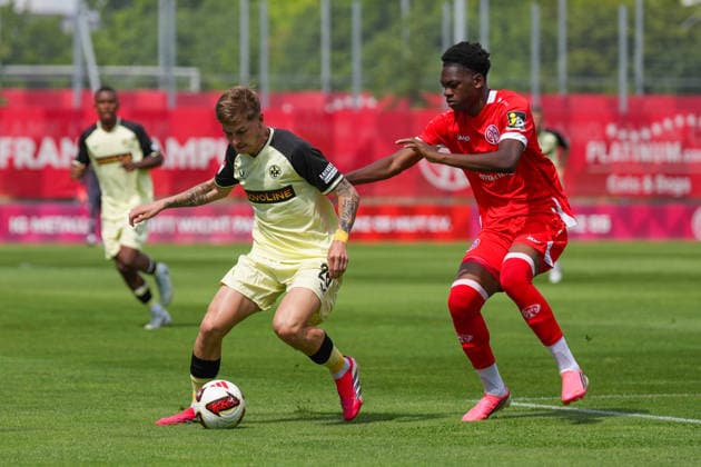 17.07.2026, xydrx, Fußball, Testspiel, 1. FSV Mainz 05 - 1. FC Kaiserslautern, Saison 2026 2027, Stadion am Bruchweg: Paul Joly (1.FC Kaiserslautern, 26) im Zweikampf gegen Rael Nakuzola (1.FSV Mainz 05, 47) DFB regulations prohibit any use of photographs as image sequences and or quasi-video. *** July 17, 2026, xydrx, Soccer, Friendly Match, 1 FSV Mainz 05 vs. 1 FC Kaiserslautern, 2026–2027 Season, Bruchweg Stadium, Paul Joly, 1 FC Kaiserslautern, 26 in a tackle against Rael Nakuzola of 1 FSV Mainz 05, 47 DFB regulations prohibit any use of photographs as image sequences and or quasi-video Copyright: HMBxMedia YannisxDreimann