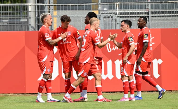 Fussball-Bundesliga - Saison 2026 27 Bruchweg-Stadion - Testspiel 17.07.26 1. FSV Maunz 05 (mz) - 1. FC Kaiserslautern (fck) Phillip TIETZ (mz), li, erzielte das 1:0 Fussball-Bundesliga - 1. FSV Mainz 05 *** 2026–27 Bundesliga Season, Bruchweg Stadium, Friendly Match, July 17, 2026: FSV Mainz 05 1, 1. FC Kaiserslautern 0. Phillip TIETZ, li, scored the 1–0 goal in the Bundesliga match between 1. FSV Mainz 05