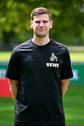 Denis Huckestein (Co-Trainer Analyse); 1. FC Köln; 1.BL, Porträttermin 2026 2027 *** Denis Huckestein, Assistant Coach, Analysis: 1. FC Köln, Bundesliga 1; Profile Interview: 2026–2027