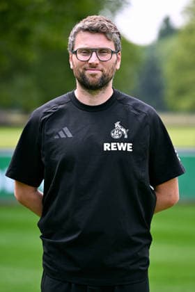 Tillmann Bockhorst (Athletiktrainer); 1. FC Köln; 1.BL, Porträttermin 2026 2027 *** Tillmann Bockhorst, Strength and Conditioning Coach, 1. FC Köln, Bundesliga, Photo Shoot 2026–2027