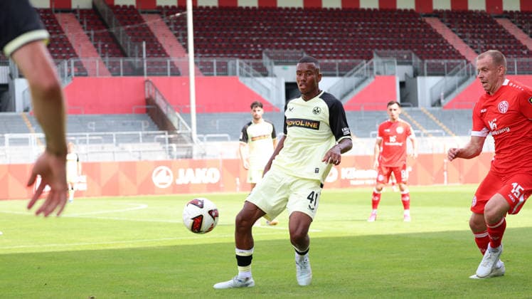 17.07.2026, xrekx, Fussball Testspiel, FSV Mainz 05 - 1.FC Kaiserslautern v.l. David Schramm (1.FC Kaiserslautern) (DFL DFB REGULATIONS PROHIBIT ANY USE OF PHOTOGRAPHS as IMAGE SEQUENCES and or QUASI-VIDEO) Mainz *** July 17, 2026, xrekx, Soccer Friendly Match, FSV Mainz 05 vs. 1. FC Kaiserslautern, photo by David Schramm, 1. FC Kaiserslautern. DFL and DFB regulations prohibit any use of photographs as image sequences and or quasi-video. Mainz