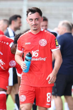 17.07.2026, xrekx, Fussball Testspiel, FSV Mainz 05 - 1.FC Kaiserslautern v.l. Trinkpause Paul Nebel (1. FSV Mainz 05) (DFL DFB REGULATIONS PROHIBIT ANY USE OF PHOTOGRAPHS as IMAGE SEQUENCES and or QUASI-VIDEO) Mainz *** July 17, 2026, xrekx, Soccer Friendly Match, FSV Mainz 05 vs. 1. FC Kaiserslautern – l Water Break – Paul Nebel – 1 FSV Mainz 05 – DFL – DFB REGULATIONS PROHIBIT ANY USE OF PHOTOGRAPHS AS IMAGE SEQUENCES AND OR QUASI-VIDEO – Mainz
