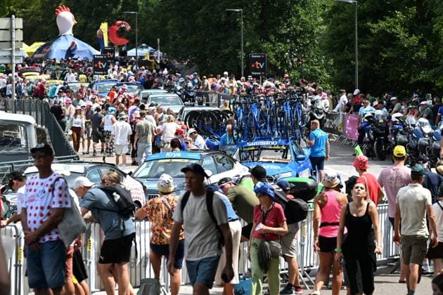 Départ 13e étape du tour de France, Dole, 17 juillet PHOTOPQR LE PROGRES Philippe TRIAS - 17 07 2026 - Départ 13e étape du tour de France, Dole, 17 juillet -Départ de la 13e étape du Tour de France dans la ville de Dole. Ambiance de la caravane qui passe sur fond de la collégiale et le départ fictif des coureurs avenue de Lahr. - CYCLING TOUR DE FRANCE 2026 - STAGE 13 JULY 17 2026 Jura Franche-Comté France  Copyright: xPHOTOPQR LExPROGRES MAXPPPxPhilippexTRIASx 20260717LPL4377 20260717LPL4377