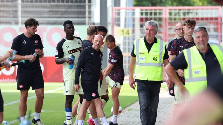 17.07.2026, xrekx, Fussball Testspiel, FSV Mainz 05 - 1.FC Kaiserslautern v.l. Torsten Lieberknecht Trainer (1.FC Kaiserslautern) (DFL DFB REGULATIONS PROHIBIT ANY USE OF PHOTOGRAPHS as IMAGE SEQUENCES and or QUASI-VIDEO) Mainz *** July 17, 2026, xrekx, Soccer Friendly Match, FSV Mainz 05 vs. 1. FC Kaiserslautern; Torsten Lieberknecht, Coach of 1. FC Kaiserslautern. DFL and DFB regulations prohibit any use of photographs as image sequences and or quasi-video. Mainz