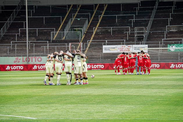 Deutschland: Fussball 2026 2027 , Testspiel , Freundschaftsspiel - 1. FSV Mainz 05 vs. 1. FC Kaiserslautern - Bruchwegstadion Stadion am Bruchweg (Mainz) : Mannschaften, vor dem Spiel *** Germany Soccer 2026 2027, Exhibition Match, Friendly Match: 1 FSV Mainz 05 vs. 1 FC Kaiserslautern, Bruchwegstadion, Stadion am Bruchweg, Mainz, Teams, Pre-Match Copyright: xBennetxLongx