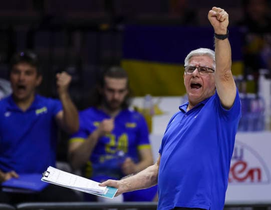 WomenÕs Volleyball Nations League - Belgrade 2026 Ukraine s head coach Raul Lucio Lozano react during the MenÕs Volleyball Nations League Pool 7 match between Turkiye and Ukraine at Belgrade Arena on July 17, 2026 in Belgrade, Serbia. Belgrade Serbia Copyright: xSrdjanxStevanovicx x