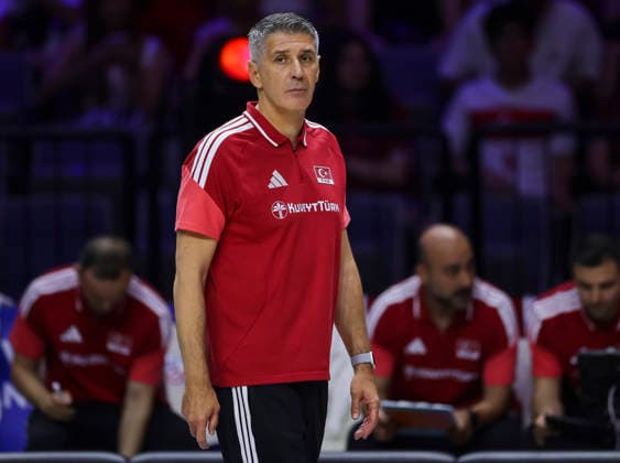 WomenÕs Volleyball Nations League - Belgrade 2026 Turkey s Slobodan Kovac looks on during the MenÕs Volleyball Nations League Pool 7 match between Turkiye and Ukraine at Belgrade Arena on July 17, 2026 in Belgrade, Serbia. Belgrade Serbia Copyright: xSrdjanxStevanovicx x