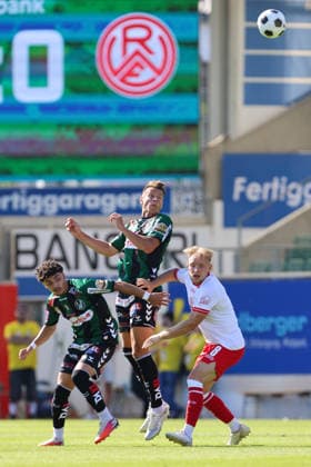 SOCCER - Ried vs Essen, test match RIED,AUSTRIA,17.JUL.26 - SOCCER - ADMIRAL Bundesliga, 3. Liga, SV Ried vs Rot Weiss Essen, test match. Image shows Jussef Nasrawe, Stefan Schwab (Ried) and Tony Menzel (Essen).  GEPAxpictures xMathiasxMandl