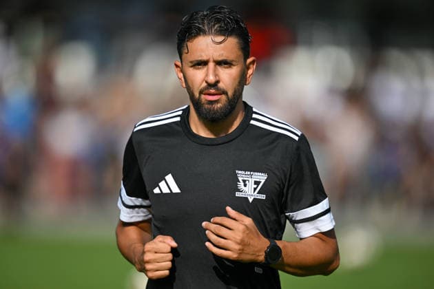 SOCCER - Wattens vs Hertha, test match KUNDL,AUSTRIA,17.JUL.26 - SOCCER - ADMIRAL Bundesliga, 2. DFL, 2. Deutsche Bundesliga, WSG Tirol vs Hertha BSC Berlin, test match. Image shows referee Ali Mutlu during warm up.  GEPAxpictures xDanielxSchoenherr