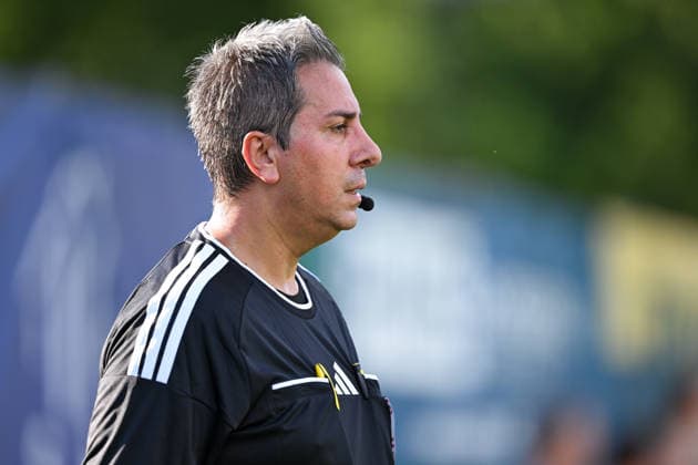 SOCCER - Wattens vs Hertha, test match KUNDL,AUSTRIA,17.JUL.26 - SOCCER - ADMIRAL Bundesliga, 2. DFL, 2. Deutsche Bundesliga, WSG Tirol vs Hertha BSC Berlin, test match. Image shows assistant referee Tahir Uecler.  GEPAxpictures xDanielxSchoenherr