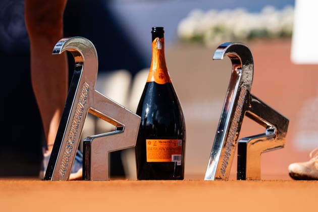 TENNIS - WTA, Tennis Damen Generali Open Ladies Kitzbuehel KITZBUEHEL,AUSTRIA,17.JUL.26 - TENNIS - WTA Tour, Generali Open Ladies Kitzbuehel. Image shows feature of an award.  GEPAxpictures xJulioxArellano