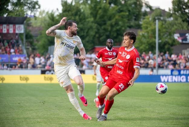Fußball, Herren, Saison 2026 2027, Testspiel, FC Winterthur - 1. FC Union Berlin, v. l. Oliver Burke (1. FC Union Berlin), Ledjan Sahitaj, 17.07. 2026, *** Soccer, Men s, 2026–2027 Season, Friendly Match, FC Winterthur vs. FC Union Berlin, from left: Oliver Burke (FC Union Berlin), Ledjan Sahitaj, July 17, 2026, Copyright: xMatthiasxKochx