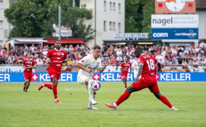 Fußball, Herren, Saison 2026 2027, Testspiel, FC Winterthur - 1. FC Union Berlin, v. l. Yannis Odin, Josip Juranovic (1. FC Union Berlin), Souleymane Diaby, 17.07. 2026, *** Soccer, Men s, 2026–2027 Season, Friendly Match, FC Winterthur vs. 1. FC Union Berlin, from left: Yannis Odin, Josip Juranovic (1. FC Union Berlin), Souleymane Diaby, July 17, 2026, Copyright: xMatthiasxKochx