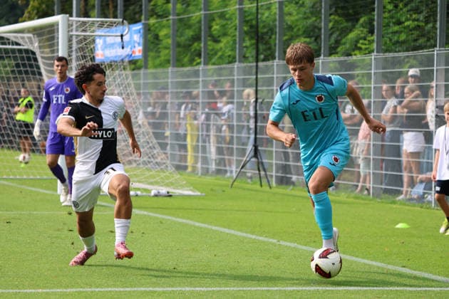 17.07.2026, Fussball, Herren, Testspiel, Saison 2026 2027, SV 07 Elversberg - FC Viktoria Köln, Jason Ceka (SV 07 Elversberg), Tim Kloss (FC Viktoria Köln) Überherrn-Felsberg Rasenplatz Felsberg Saarland Deutschland (DEU) *** July 17, 2026, Soccer, Men s, Friendly Match, 2026–2027 Season, SV 07 Elversberg vs. FC Viktoria Köln, Jason Ceka (SV 07 Elversberg), Tim Kloss (FC Viktoria Köln), Überherrn Felsberg, Grass Field, Felsberg, Saarland, Germany, DEU Copyright: xSebastianxBachx