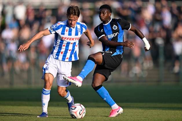 Club Brugge v sc Heerenveen - Friendly match ROESELARE, BELGIUM - JULY 17 : Diakhon Mamadou forward of Club Brugge in action with Braude Oliver midfielder of sc Heerenveen during the friendly match between Club Brugge and sc Heerenveen on July 17, 2026 in Roeselare, Belgium, 17 07 2026 Roeselare Belgium  Copyright: xNicoxVereeckenx