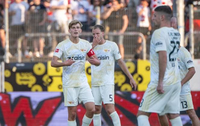 Fußball, Herren, Saison 2026 2027, Testspiel, FC Winterthur - 1. FC Union Berlin, v. l. Aljoscha Kemlein (1. FC Union Berlin), Marvin Friedrich (1. FC Union), Andrej Ilic (1. FC Union Berlin), Jubel nach Tor zum 1:1, 17.07. 2026, *** Soccer, Men s, 2026–2027 Season, Friendly Match, FC Winterthur vs. FC Union Berlin, from left: Aljoscha Kemlein (FC Union Berlin), Marvin Friedrich (FC Union), Andrej Ilic (FC Union Berlin), celebration after the 1–1 goal, July 17, 2026, Copyright: xMatthiasxKochx