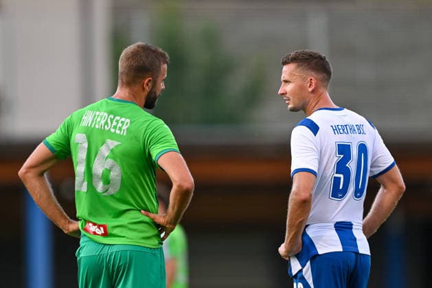 SOCCER - Wattens vs Hertha, test match KUNDL,AUSTRIA,17.JUL.26 - SOCCER - ADMIRAL Bundesliga, 2. DFL, 2. Deutsche Bundesliga, WSG Tirol vs Hertha BSC Berlin, test match. Image shows Lukas Hinterseer (Wattens) and Paul Seguin (Hertha).  GEPAxpictures xDanielxSchoenherr