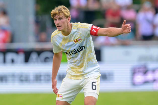 im Bild v.l.: Aljoscha Kemlein ( 06,Union Berlin), CH, Winterthur, Fussball, Testspiel, FC Winterthur vs 1. FC Union Berlin, 17.07.2026, DFB DFL REGULATIONS PROHIBIT ANY USE OF PHOTOGRAPHS AS IMAGE SEQUENCES AND OR QUASI-VIDEO, *** In the photo, from left: Aljoscha Kemlein 06, Union Berlin, CH, Winterthur, soccer, friendly match, FC Winterthur vs. 1. FC Union Berlin, July 17, 2026, DFB and DFL regulations prohibit any use of photographs as image sequences and or quasi-video, Copyright: HMBxMedia UwexKoch