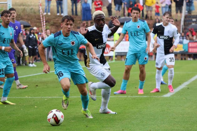 17.07.2026, Fussball, Herren, Testspiel, Saison 2026 2027, SV 07 Elversberg - FC Viktoria Köln, David Mokwa (SV 07 Elversberg), Niklas Jahn (FC Viktoria Köln) Überherrn-Felsberg Rasenplatz Felsberg Saarland Deutschland (DEU) *** July 17, 2026, Soccer, Men s, Friendly, 2026–2027 Season, SV 07 Elversberg vs. FC Viktoria Köln, David Mokwa (SV 07 Elversberg), Niklas Jahn (FC Viktoria Köln), Überherrn Felsberg, Grass Field, Felsberg, Saarland, Germany, DEU Copyright: xSebastianxBachx