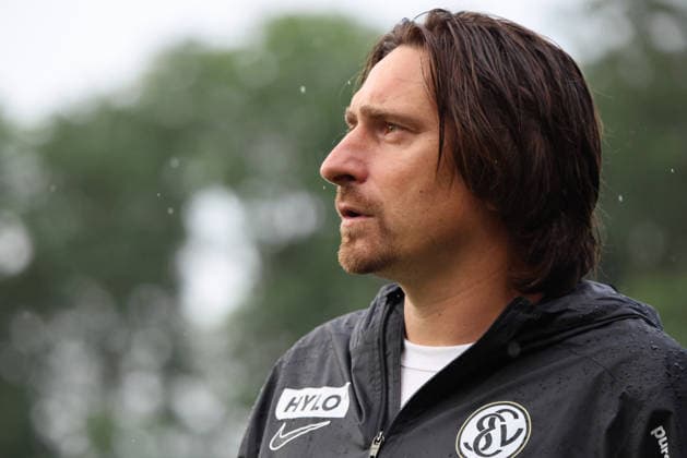 17.07.2026, Fussball, Herren, Testspiel, Saison 2026 2027, SV 07 Elversberg - FC Viktoria Köln, Trainer Vincent Wagner (SV 07 Elversberg) Überherrn-Felsberg Rasenplatz Felsberg Saarland Deutschland (DEU) *** July 17, 2026, Soccer, Men s, Friendly Match, 2026–2027 Season, SV 07 Elversberg vs. FC Viktoria Köln, Coach Vincent Wagner, SV 07 Elversberg, Überherrn, Felsberg, Grass Field, Felsberg, Saarland, Germany, DEU Copyright: xSebastianxBachx
