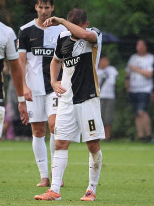 17.07.2026, Fussball, Herren, Testspiel, Saison 2026 2027, SV 07 Elversberg - FC Viktoria Köln, Lukasz Poreba (SV 07 Elversberg) enttäuscht Überherrn-Felsberg Rasenplatz Felsberg Saarland Deutschland (DEU) *** July 17, 2026, Soccer, Men s, Friendly Match, 2026–2027 Season, SV 07 Elversberg vs. FC Viktoria Köln, Lukasz Poreba; SV 07 Elversberg disappoints; Überherrn Felsberg; Grass Field; Felsberg; Saarland; Germany; DEU Copyright: xSebastianxBachx