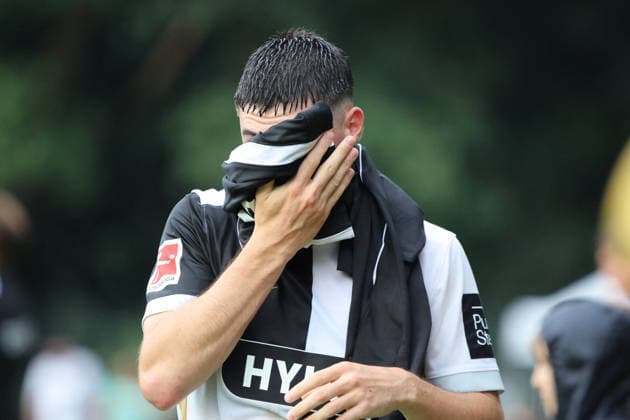 17.07.2026, Fussball, Herren, Testspiel, Saison 2026 2027, SV 07 Elversberg - FC Viktoria Köln, Felix Keidel (SV 07 Elversberg) enttäuscht Überherrn-Felsberg Rasenplatz Felsberg Saarland Deutschland (DEU) *** July 17, 2026, Soccer, Men s, Friendly, 2026–2027 Season, SV 07 Elversberg vs. FC Viktoria Köln, Felix Keidel; SV 07 Elversberg Falls Short Against Felsberg, Grass Field, Felsberg, Saarland, Germany, DEU Copyright: xSebastianxBachx