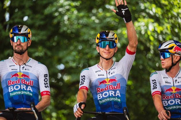 113th Tour de France 2026 - Stage 13 Florian Lipowitz of the Red Bull - Bora - Hansgrohe team poses during the presentation for Stage 13 of the Tour de France in Dole, France, on July 17, 2026. Dole France  Copyright: xGautierxDemouveauxx originalFilename:demouveaux-notitle260717_np6Nr.jpg