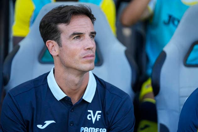July 17, 2026, Faro, Algare, Portugal: Inigo Perez, head coach of Villarreal CF, looks on during a Pre-Season friendly football match played between SL Benfica and Villarreal CF at Estadio Algarve on July 17, 2026 in Faro, Portugal SL Benfica V Villarreal CF - Pre-Season Friendly  - ZUMAa181 20260717_zaa_a181_014 Copyright: xJoaquinxCorcherox