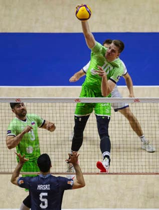 WomenÕs Volleyball Nations League - Belgrade 2026 Slovenia s Saso Stalekar spikes the ball against IranÕs Mobin Nasri Mastanabad during the MenÕs Volleyball Nations League Pool 7 match between Iran and Slovenia at Belgrade Arena on July 17, 2026 in Belgrade, Serbia. Belgrade Serbia Copyright: xSrdjanxStevanovicx x