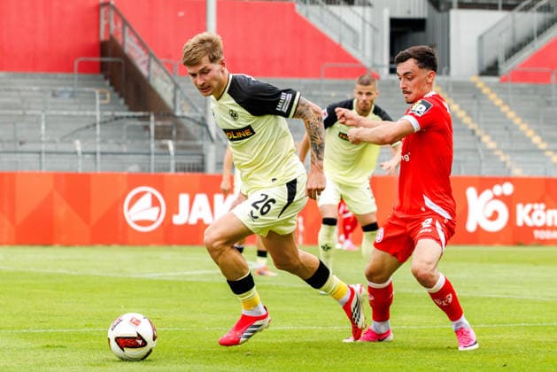 MAINZ, GERMANY - JULY 17: Paul Joly (1. FC Kaiserslautern, 26) is challenged by Paul Nebel (1. FSV Mainz 05, 8) during the exhibition game between 1. FSV Mainz 05 vs. 1. FC Kaiserslautern at Bruchweg Stadium in preparation for the Bundesliga season 2026 27 on July 17, 2026 in Mainz, Germany. DFL REGULATIONS PROHIBIT ANY USE OF PHOTOGRAPHS AS IMAGE SEQUENCES AND OR QUASI-VIDEO. Rhineland-Palatinate Germany Copyright: xStephanxHahnex
