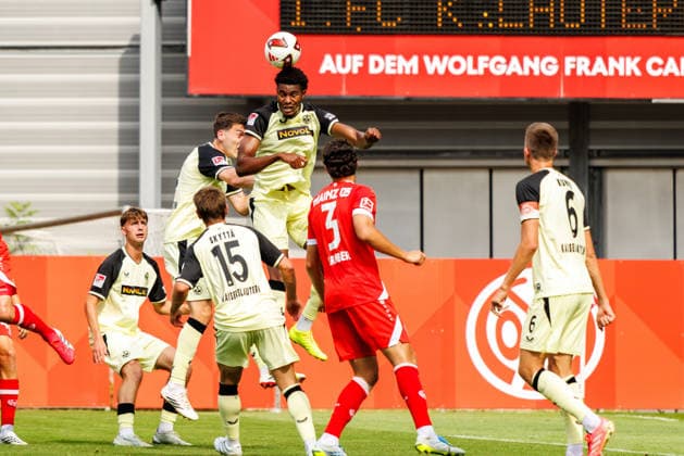 MAINZ, GERMANY - JULY 17: m45 clears a crosser with a header during the exhibition game between 1. FSV Mainz 05 vs. 1. FC Kaiserslautern at Bruchweg Stadium in preparation for the Bundesliga season 2026 27 on July 17, 2026 in Mainz, Germany. DFL REGULATIONS PROHIBIT ANY USE OF PHOTOGRAPHS AS IMAGE SEQUENCES AND OR QUASI-VIDEO. Rhineland-Palatinate Germany Copyright: xStephanxHahnex