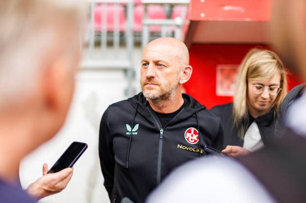 MAINZ, GERMANY - JULY 17: Head Coach Thorsten Lieberknecht (1. FC Kaiserslautern) is speaking with members of the press after the exhibition game between 1. FSV Mainz 05 vs. 1. FC Kaiserslautern at Bruchweg Stadium in preparation for the Bundesliga season 2026 27 on July 17, 2026 in Mainz, Germany. DFL REGULATIONS PROHIBIT ANY USE OF PHOTOGRAPHS AS IMAGE SEQUENCES AND OR QUASI-VIDEO. Rhineland-Palatinate Germany Copyright: xStephanxHahnex