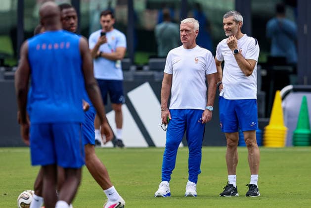 FT LAUDERDALE, FL - JULY 17: Head Coach Didier Deschamps(L) of France is seen during a France team training session in preparation for a FIFA World Cup, WM, Weltmeisterschaft, Fussball 26 Bronze Final match between France and England at the Inter Miami CF Stadium, Fort Lauderdale, Florida.(Photo by Chris Arjoon) SOCCER: JUL 17 FIFA World Cup 26 - France Training EDITORIAL USE ONLY Icon26071700000041