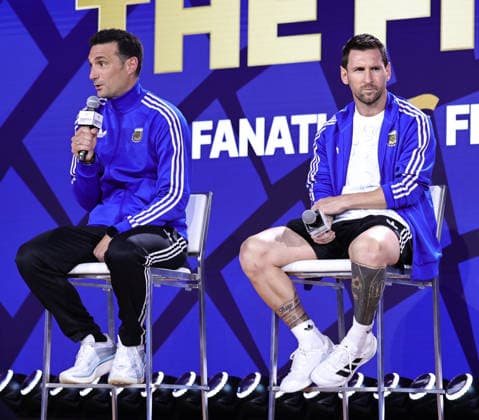 July 17, 2026, New York, New York, USA: Argentina head coach Lionel Scaloni and captain Lionel Messi during a special FIFA World Cup, WM, Weltmeisterschaft, Fussball Final press conference, PK, Pressekonferenz event at Fanatics Fest at the Jacob Javitz Center on Friday, July 17, 2026; New York, New York, USA. New York USA - ZUMAs325 20260717_zsp_s325_109 Copyright: xJessxStilesx