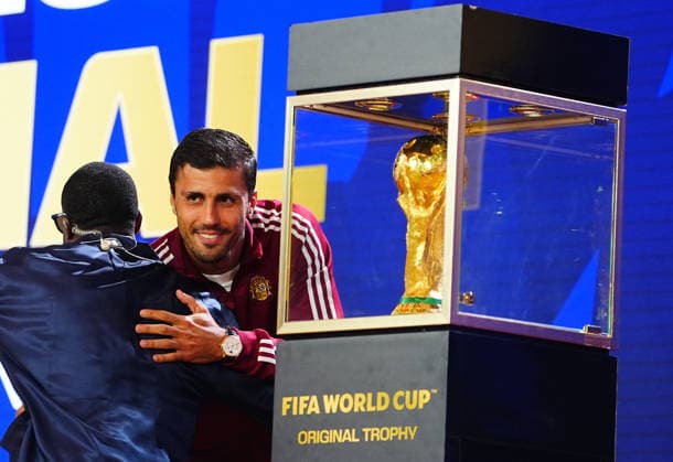 Spain v Argentina - FIFA World Cup, WM, Weltmeisterschaft, Fussball 2026 Final Press Conferences NEW YORK, UNITED STATES - JULY 17: Rodri (R) of Spain is seen next to the original FIFA World Cup trophy during a press conference, PK, Pressekonferenz ahead of the FIFA World Cup 2026 Final match between Spain and Argentina at Fanatics Fest at Javits Center in New York, United States on July 17, 2026. Evrim Aydin Anadolu New York United States. Editorial use only. Please get in touch for any other usage.  Copyright: x2026xAnadoluxEvrimxAydinx