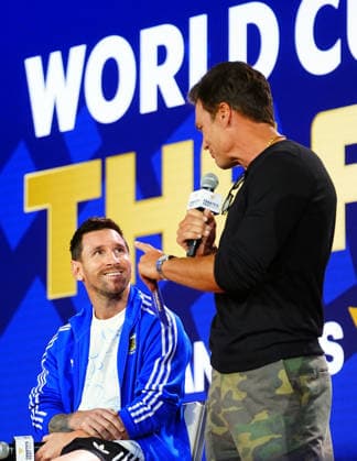 Spain v Argentina - FIFA World Cup, WM, Weltmeisterschaft, Fussball 2026 Final Press Conferences NEW YORK, UNITED STATES - JULY 17: American football player Tom Brady speaks with Lionel Messi during a press conference, PK, Pressekonferenz ahead of the FIFA World Cup 2026 Final match between Spain and Argentina at Fanatics Fest at Javits Center in New York, United States on July 17, 2026. Evrim Aydin Anadolu New York United States. Editorial use only. Please get in touch for any other usage.  Copyright: x2026xAnadoluxEvrimxAydinx