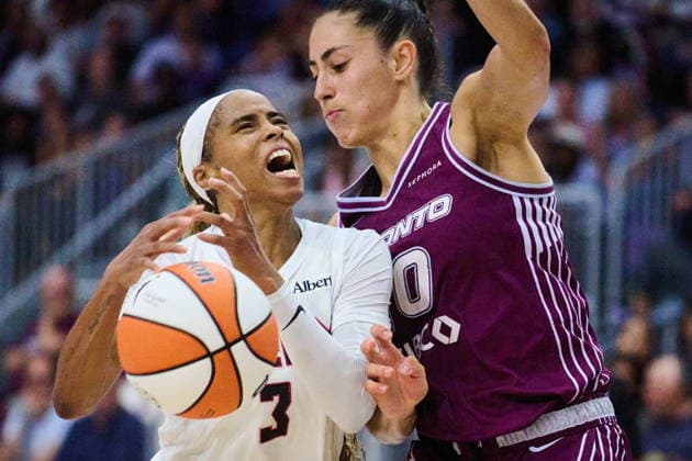 July 17, 2026, Toronto, On, Canada: Atlanta Dream s Jordin Canada (3) is stopped at the net by Toronto Tempo s Maria Conde (10) during second half WNBA, Basketball Damen, USA basketball action in Toronto, Friday, July 17, 2026. Canada News - July 17, 2026  - ZUMAc35_ 20260717_zaf_c35_112 Copyright: xSammyxKoganx