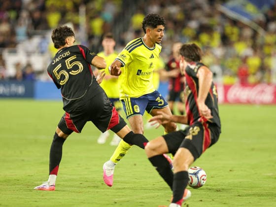 July 17, 2026: Nashville SC midfielder Ahmed Qasem (37) is defended by Atlanta United FC defender Tomas Jacob (55) during a MLS, Fussball Herren, USA match between Atlanta United FC and Nashville SC at Geodis Park in Nashville, TN. CSM MLS 2026: Atlanta United FC Vs Nashville SC JUL 17  - ZUMAc04_ 20260717_zma_c04_174 Copyright: xStephenxFurstx