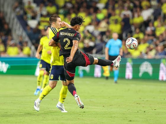 MLS, Fussball Herren, USA 2026: Atlanta United FC Vs Nashville SC JUL 17 July 17, 2026: Atlanta United FC defender Ronald Hernandez (2) kicks the ball away from Nashville SC midfielder Alex Muyl (19) during a MLS match between Atlanta United FC and Nashville SC at Geodis Park in Nashville, TN. Stephen Furst CSM (Credit Image: Â Stephen Furst Cal Media) Nashville Tn United States of America EDITORIAL USE ONLY Copyright: xx ZUMA-20260717_zma_c04_168.jpg StephenxFurstx csmphotothree504564
