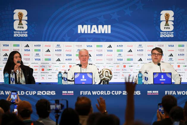 (260718) -- MAIAMI, July 18, 2026 -- Didier Deschamps (C), head coach of France, attends a press conference, PK, Pressekonferenz ahead of the bronze final match between France and England at the 2026 FIFA World Cup, WM, Weltmeisterschaft, Fussball in Miami, the United States, July 17, 2026. ) (SP)U.S.-MIAMI-FOOTBALL-FIFA WORLD CUP-TEAM FRANCE-PRESS CONFERENCE HuxXingyu 
