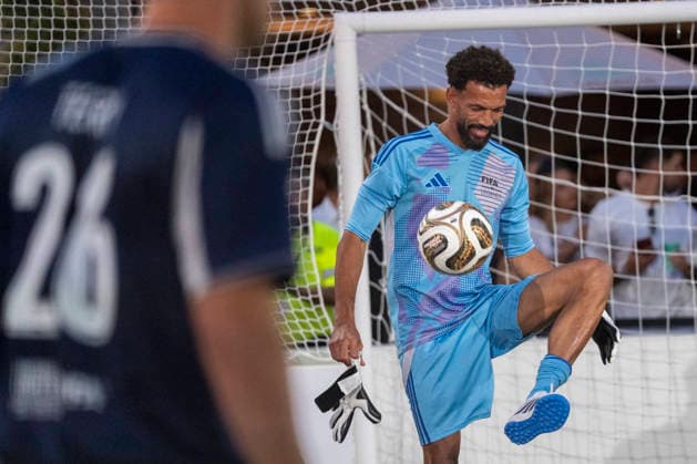 Vozinhad player from Cape Verde controls the ball during a Soccer Legends event at the 2026 FIFA World Cup, WM, Weltmeisterschaft, Fussball Fan Fest at Rockefeller Center in New York, USA, 17 July 2026. Soccer Legends in New York !ACHTUNG: NUR REDAKTIONELLE NUTZUNG!  Copyright: xÁngelxColmenaresx AME358 20260718-55020926741_1
