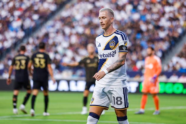 Major League Soccer - Los Angeles Football Club vs LA Galaxy LA Galaxy midfielder Marco Reus during the Major League Soccer MLS, Fussball Herren, USA match between Los Angeles Football Club (LAFC) and the LA Galaxy at Dignity Health Sports Park in Carson, California, USA, 17 July 2026. CARSON CALIFORNIA United States  Copyright: xCHRISxTORRESx
