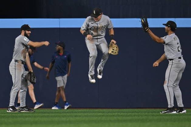 July 17, 2026, Toronto, On, Canada: Chicago White Sox centre fielder Tristan Peters, left, left fielder Sam Antonacci (17) and right fielder Branden Montgomery, right, celebrate their team s victory over the Toronto Blue Jays in MLB, Baseball Herren, USA baseball action in Toronto, Friday, July 17, 2026. Canada News - July 17, 2026  - ZUMAc35_ 20260717_zaf_c35_143 Copyright: xJonxBlackerx