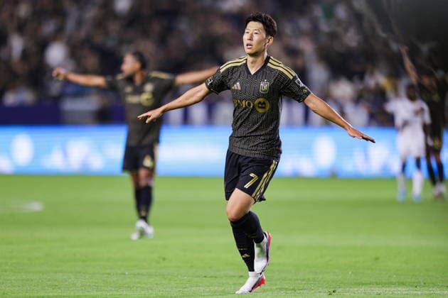 Major League Soccer - Los Angeles Football Club vs LA Galaxy LAFC forward Son Heung-min celebrates after scoring a goal during a Major League Soccer MLS, Fussball Herren, USA match between Los Angeles Football Club (LAFC) and the LA Galaxy at Dignity Health Sports Park in Carson, California, USA, 17 July 2026. CARSON CALIFORNIA United States  Copyright: xCHRISxTORRESx